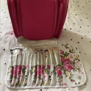 New Travel Case 12 pc Makeup brushes